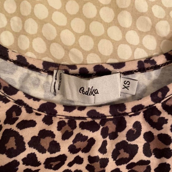 Cheetah print tie long strap crop top w open back. Many ways you can tie the top - Picture 3 of 4